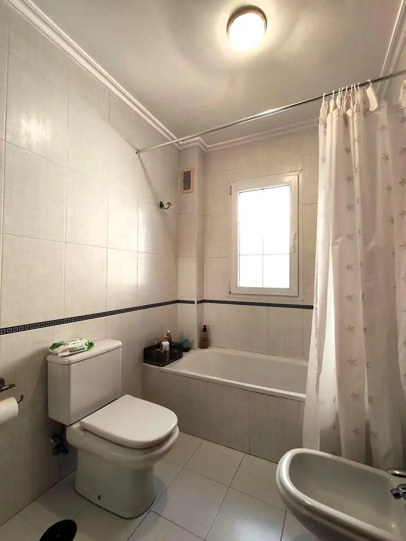Baño de Casa adosada en venta en Medio Cudeyo con Calefacción, Jardín privado y Terraza