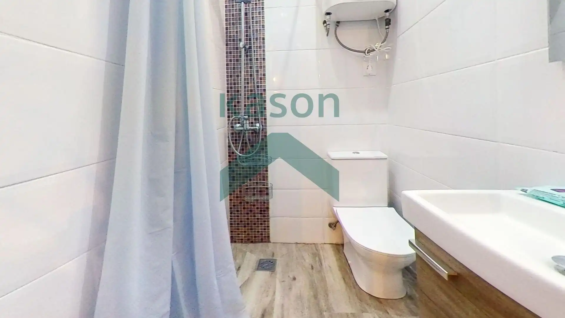 Baño de Apartamento en venta en Madrid con Calefacción y Amueblado