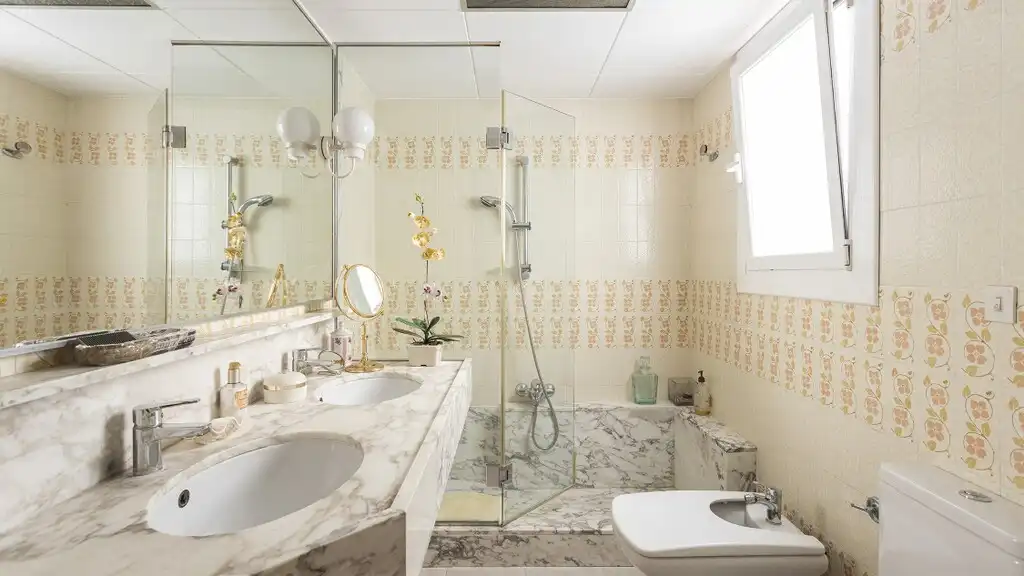 Baño de Ático en venta en Barcelona con Aire acondicionado, Calefacción y Parquet