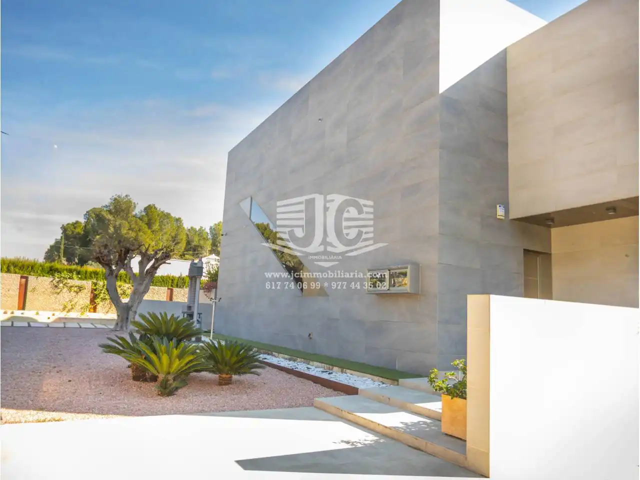 Vista exterior de Casa o xalet en venda en Tortosa amb Aire condicionat, Calefacció i Jardí privat