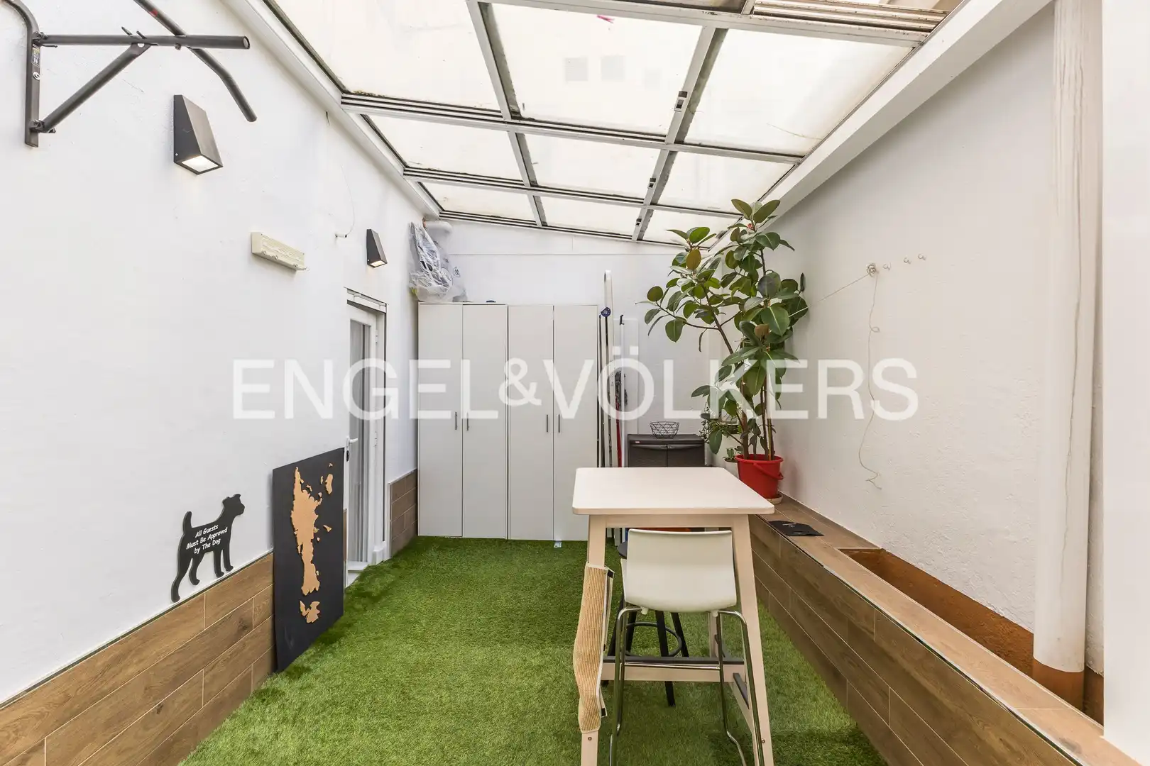 Terrace of Ground floor for rent in Madrid  with Heating and Furnished