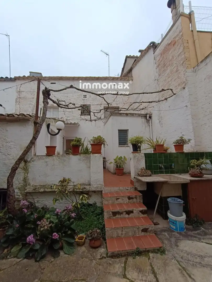 Vista exterior de Casa o xalet en venda en Torrelles de Foix amb Jardí privat i Terrassa