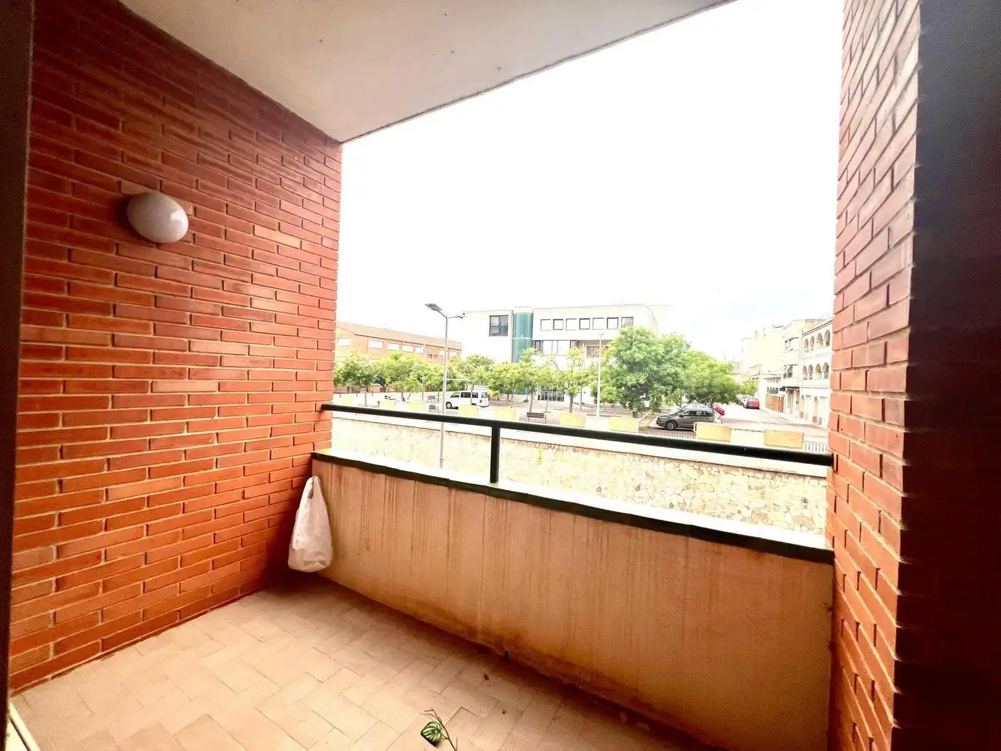 Außenansicht von Wohnung zum Verkauf in Amposta mit Terrasse, Abstellraum und Möbliert