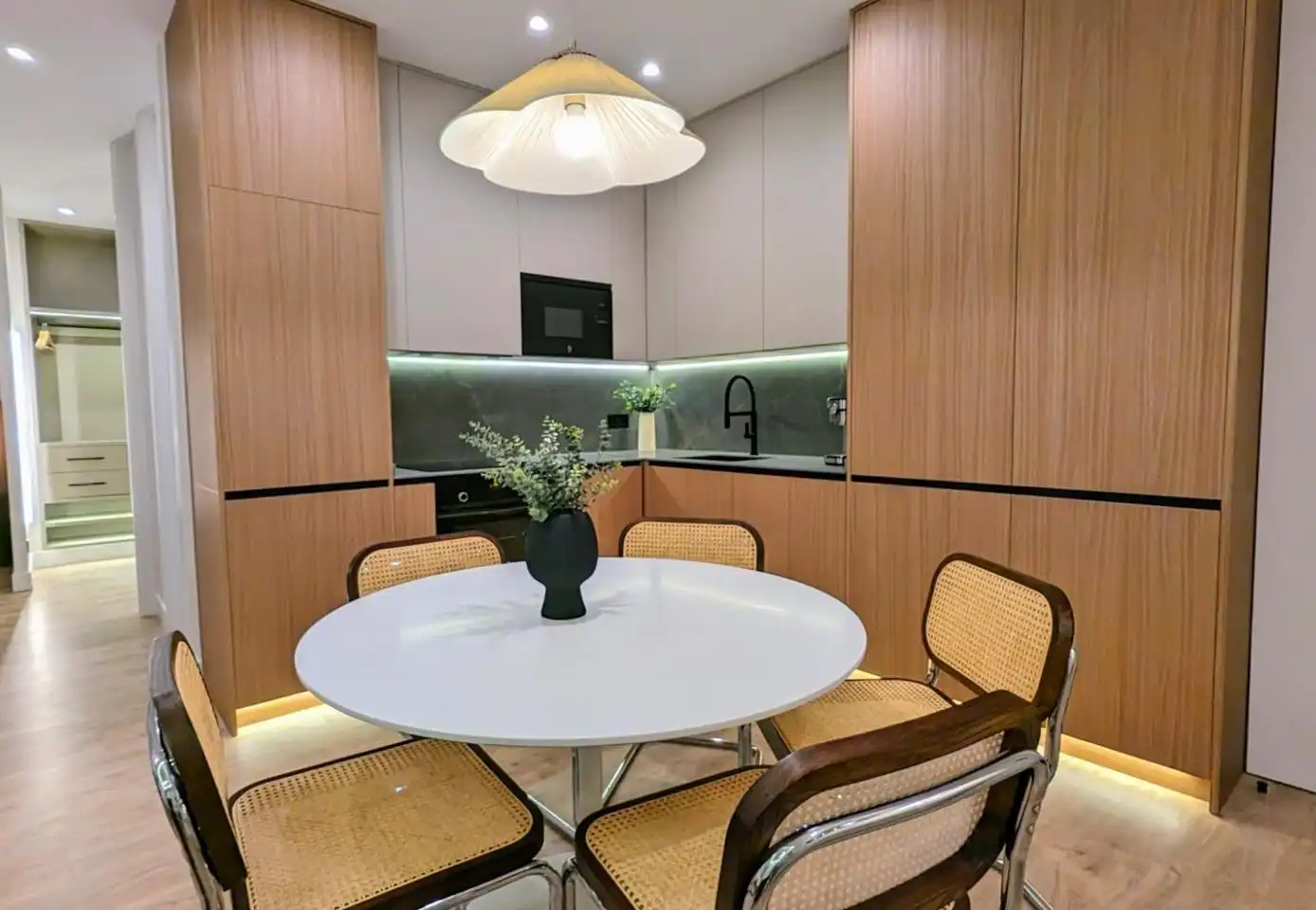 Cuina de Pis de lloguer en Madrid amb Aire condicionat i Moblat