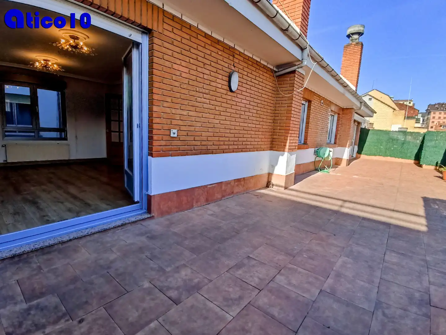 Terraza de Ático en venta en Oviedo  con Calefacción, Parquet y Terraza