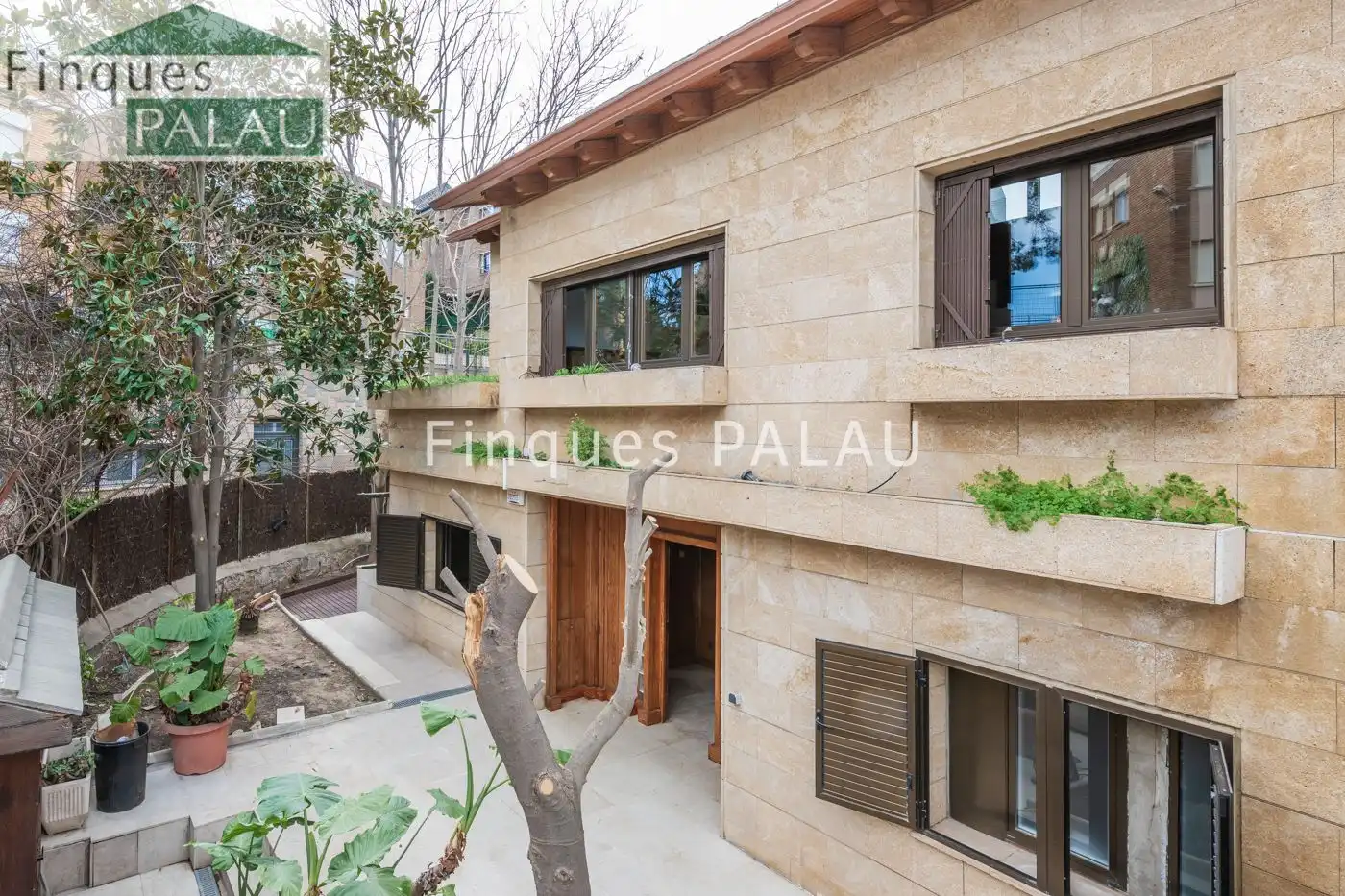 Vista exterior de Casa o chalet de alquiler en Sant Joan Despí con Aire acondicionado, Calefacción y Jardín privado