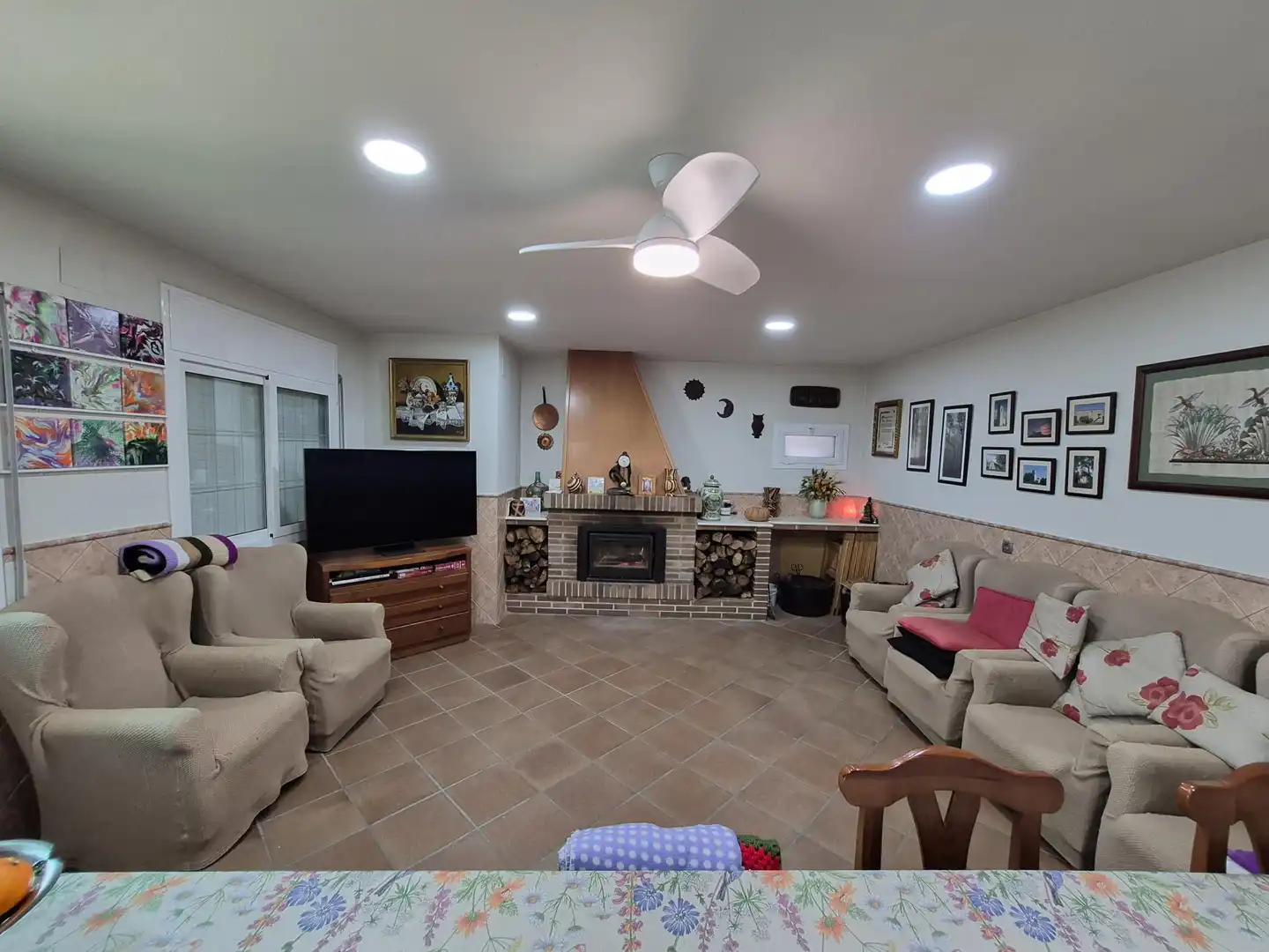 Sala de estar de Casa o chalet en venta en Lliçà d'Amunt con Calefacción y Jardín privado