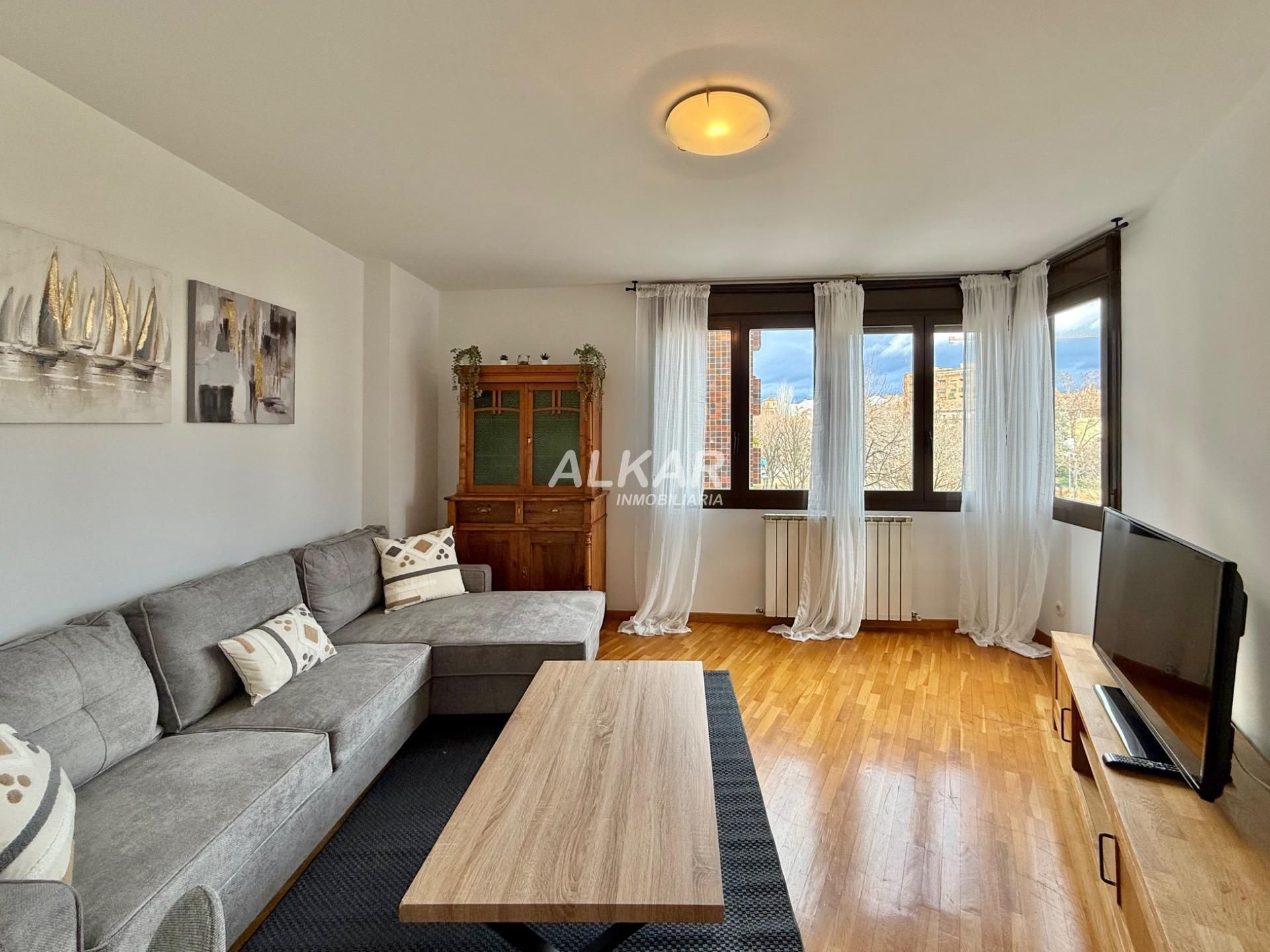 Living room of Flat to rent in Tudela  with Heating, Parquet flooring and Furnished