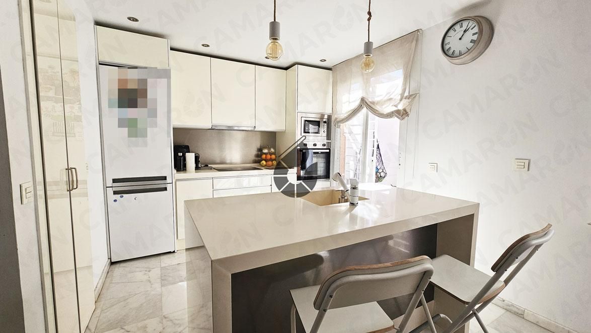 Cuina de Casa adosada en venda en Coria del Río amb Aire condicionat, Parquet i Traster