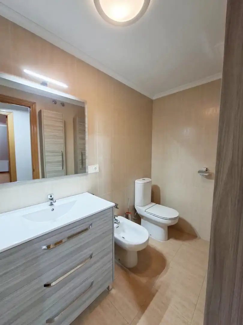 Baño de Ático en venta en Ribeira con Calefacción, Terraza y Trastero