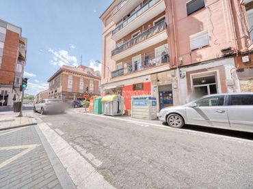 Locale commerciale in vendita a La Farola