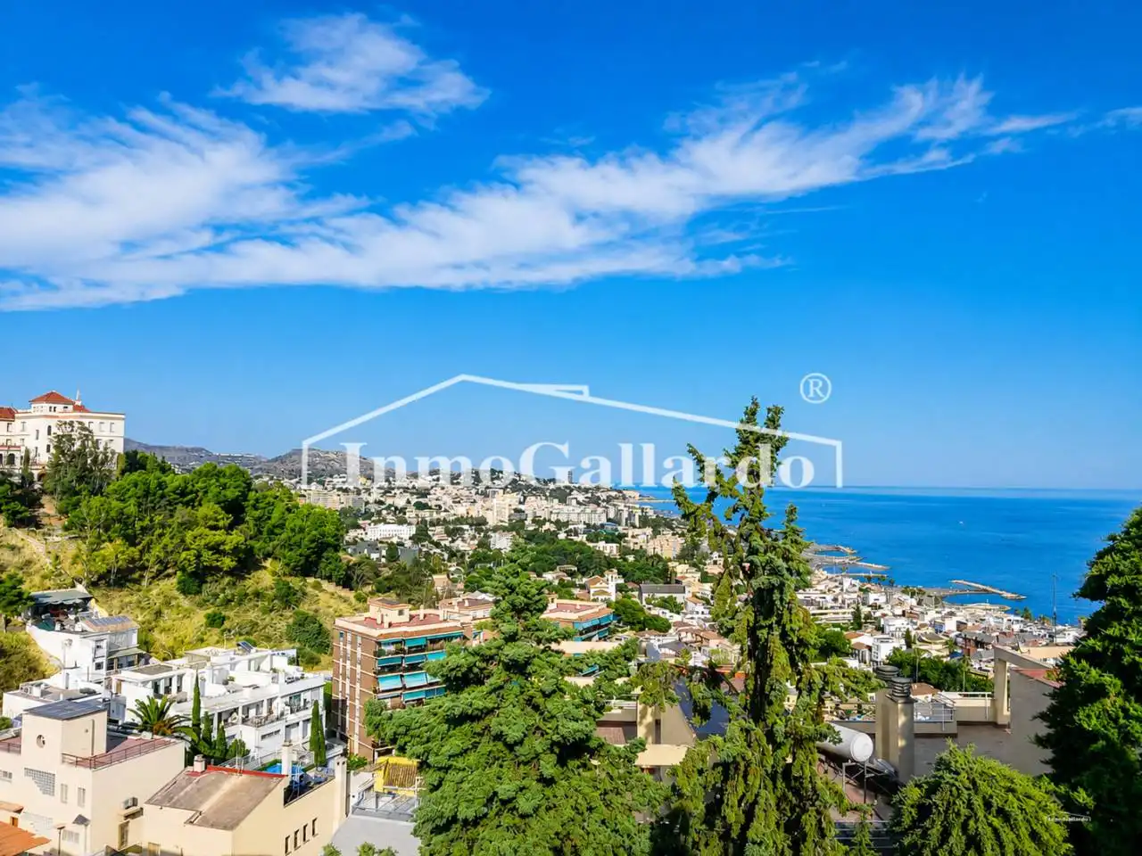 Vista exterior de Casa adosada en venta en Málaga con Aire acondicionado, Terraza y Piscina comunitaria