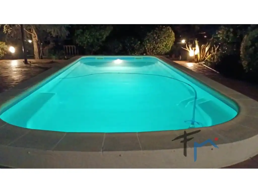 Piscina de Casa o chalet en venta en Sant Llorenç d'Hortons
