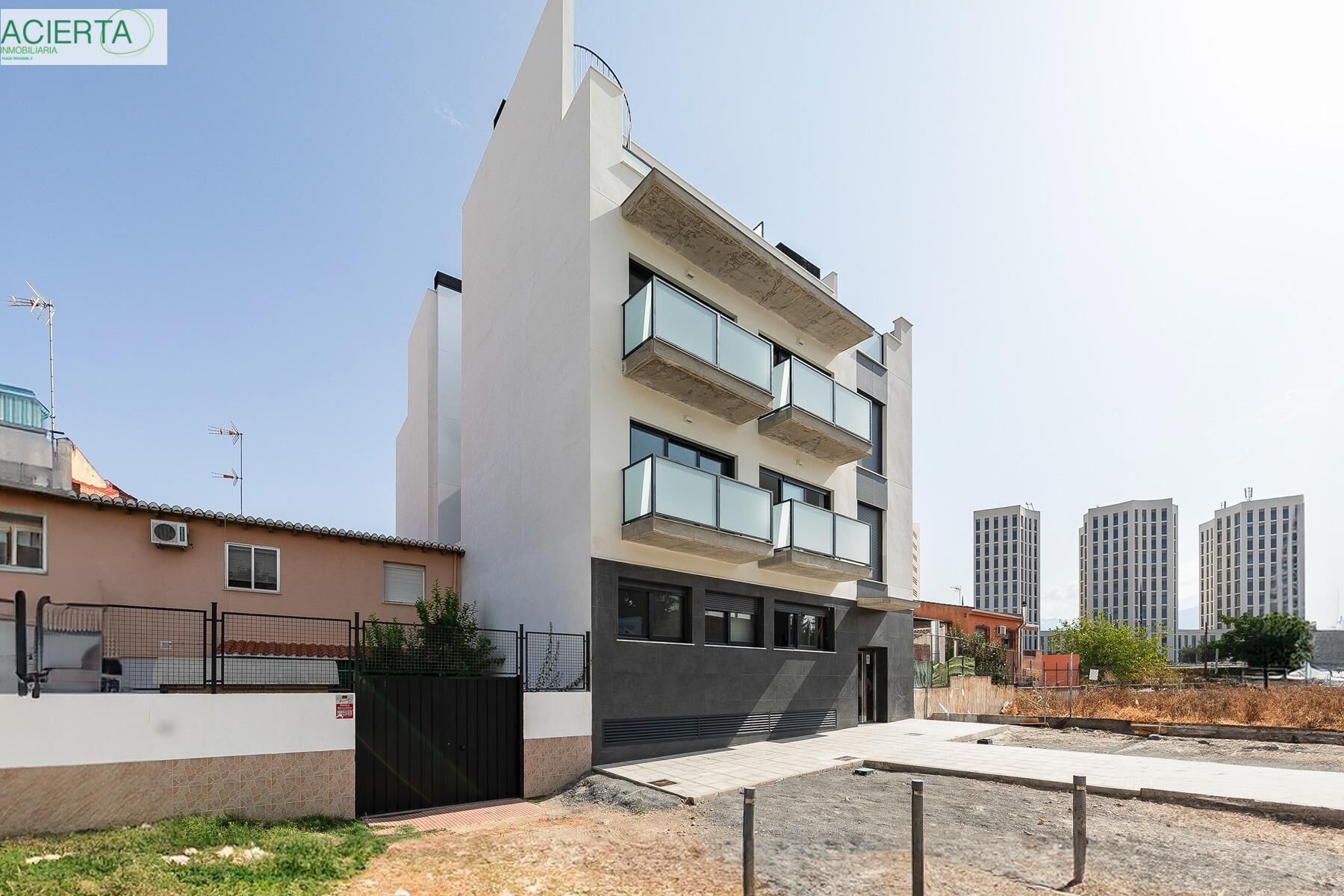 Vista exterior de Piso en venta en Armilla con Calefacción y Terraza