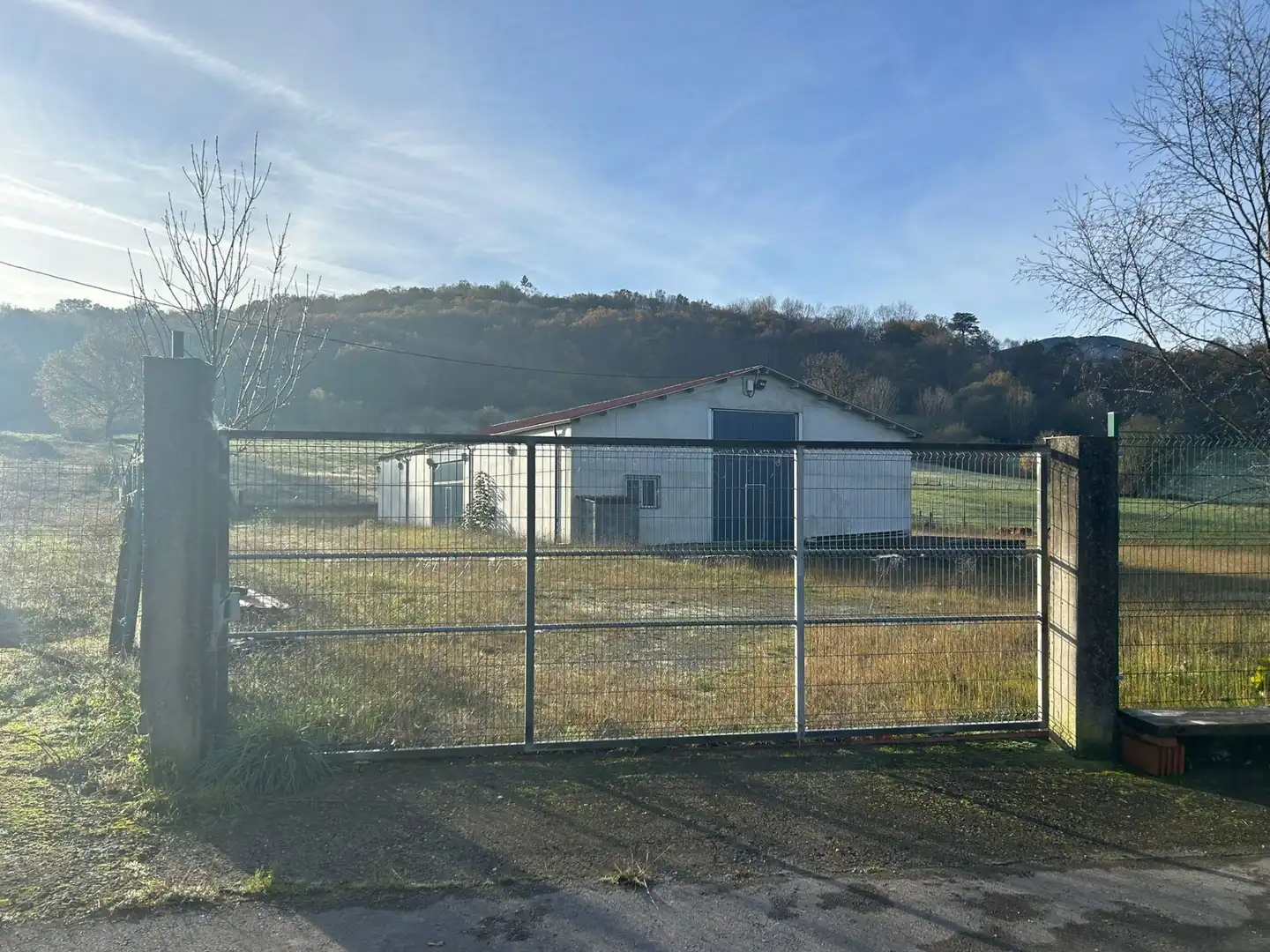 Vista exterior de Nave industrial en venta en Cangas de Onís