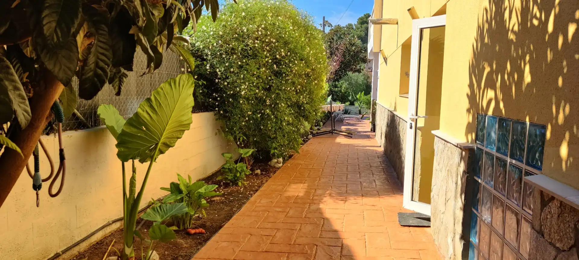 Vista exterior de Casa o chalet en venta en Cunit con Aire acondicionado, Calefacción y Jardín privado