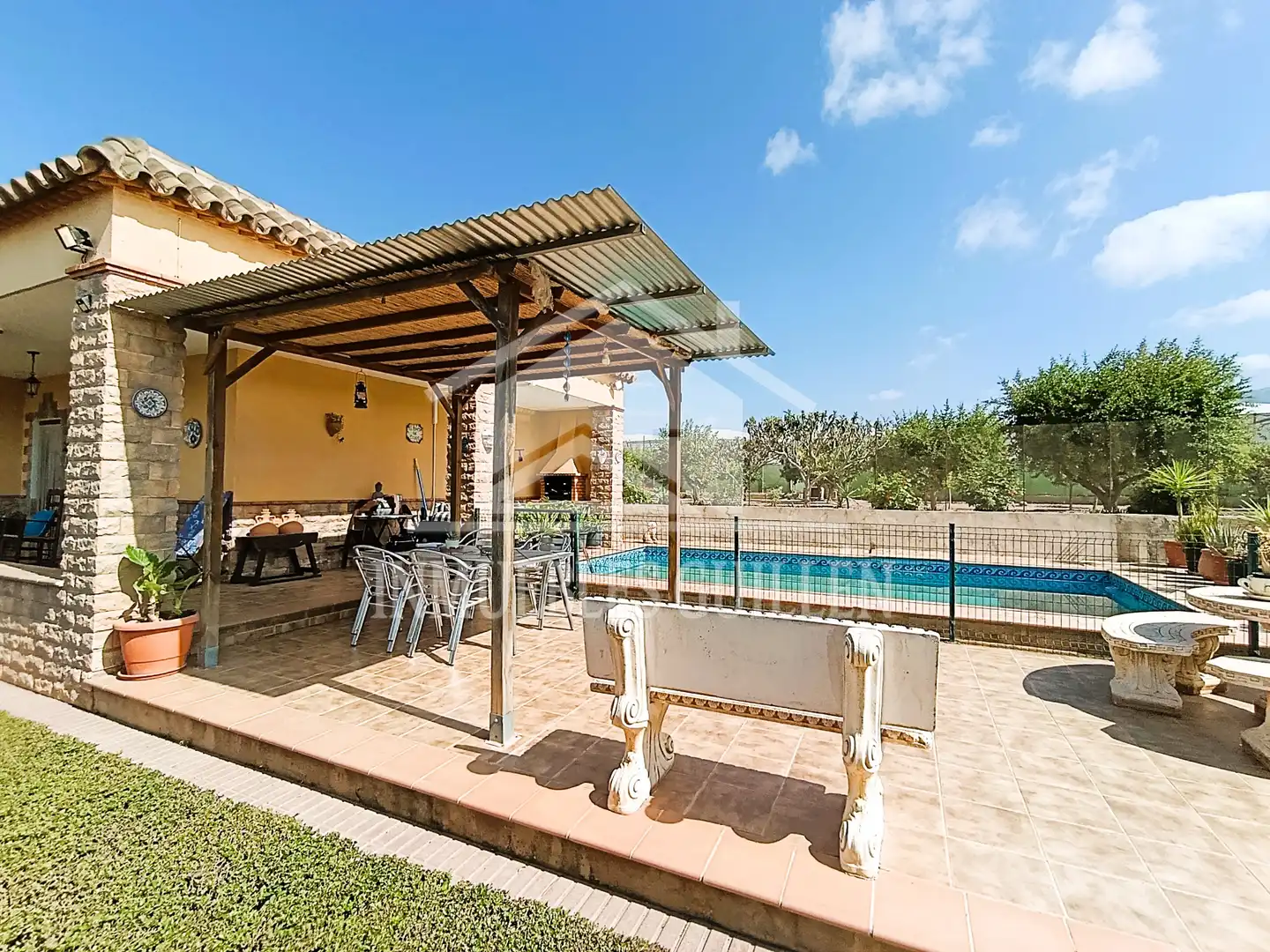 Casa amb piscina en venda a Berja