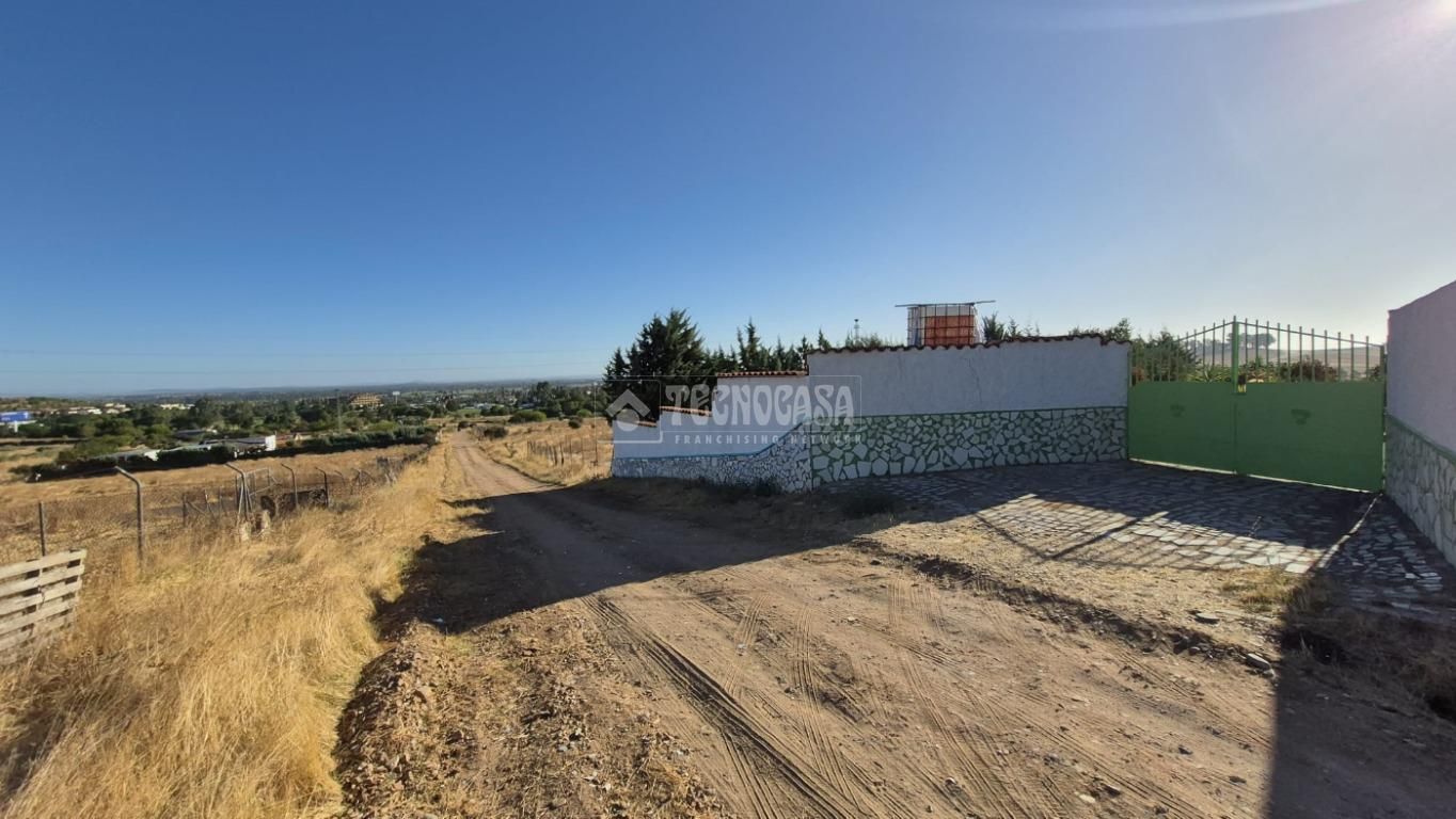 Finca rústica en venda en Badajoz Capital amb Jardí privat, Piscina i Moblat