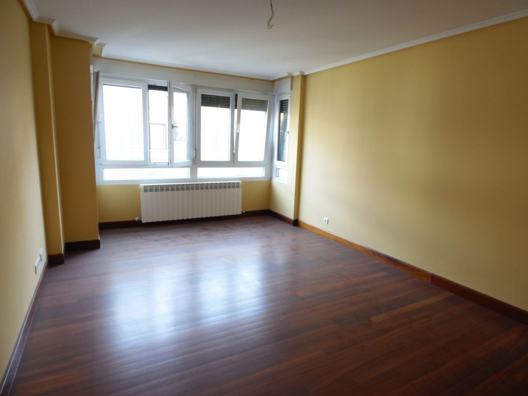 Sala d'estar de Pis en venda en Medina de Pomar amb Calefacció i Traster