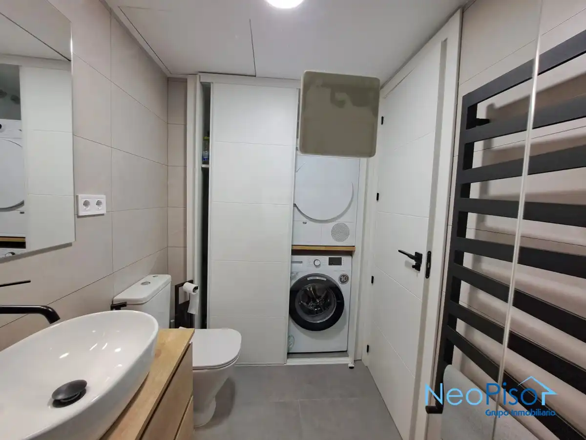 Bany de Pis en venda en Alcorcón amb Aire condicionat, Terrassa i Moblat