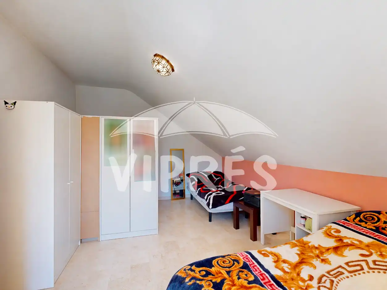 Habitación de Dúplex en venta en Cáceres con Trastero