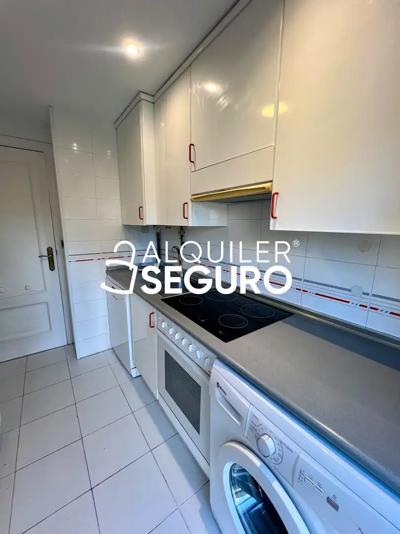 Kitchen of Flat for rent in Madrid  with Air Conditioner and Heating