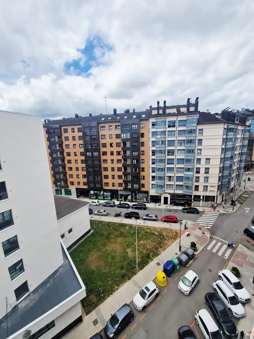 Außenansicht von Wohnung zur Miete in Avilés mit Heizung und Privatgarten