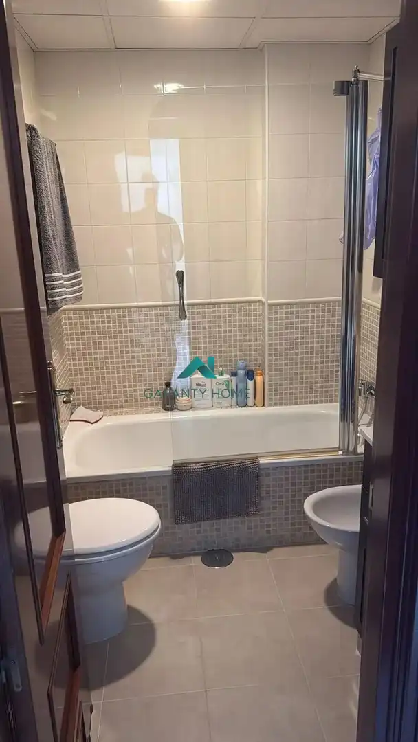 Bathroom of Flat for sale in Sevilla  with Air Conditioner and Heating