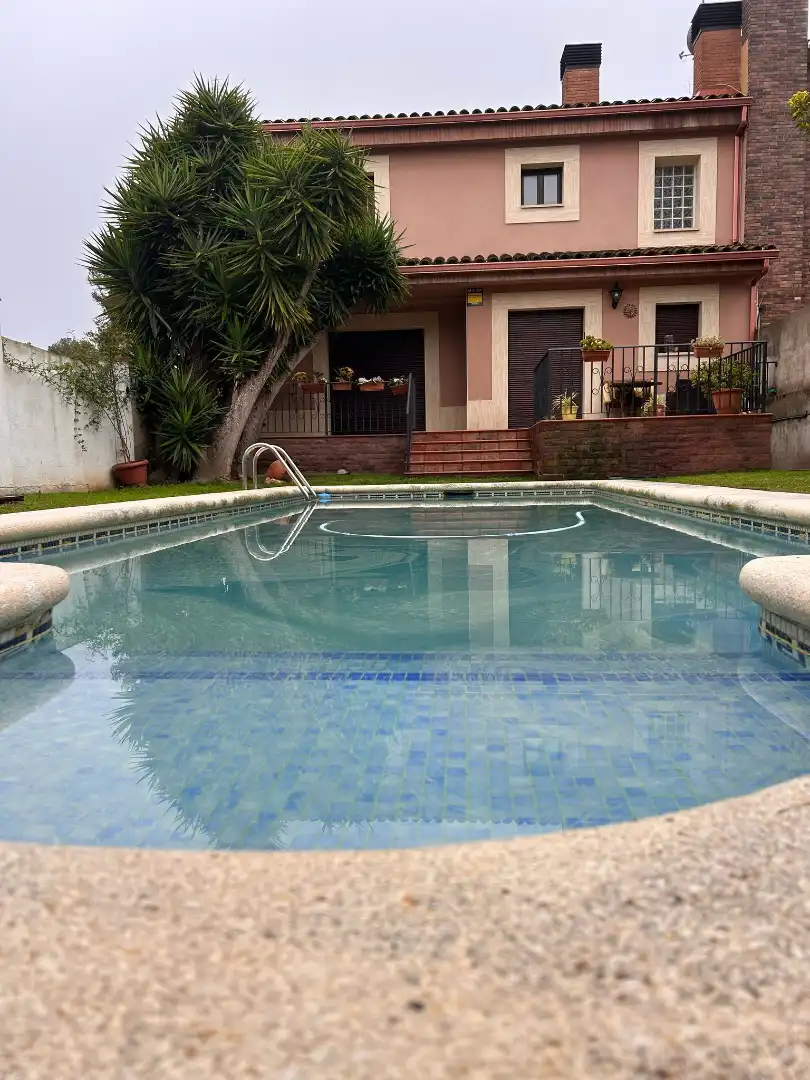 House with terrace for sale in Avinguda Catalunya
