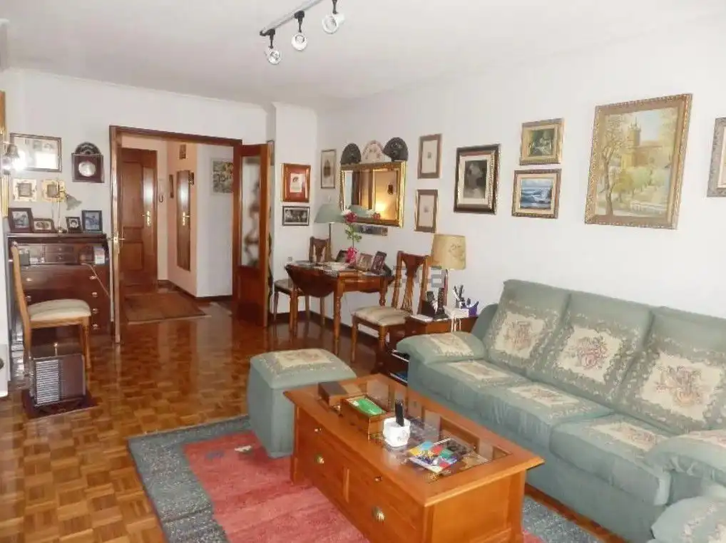 Sala d'estar de Pis en venda en Santander amb Calefacció, Parquet i Traster