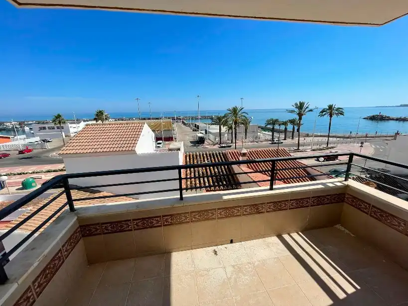 Flat with pool for sale in Calle Puerto Caleta 49