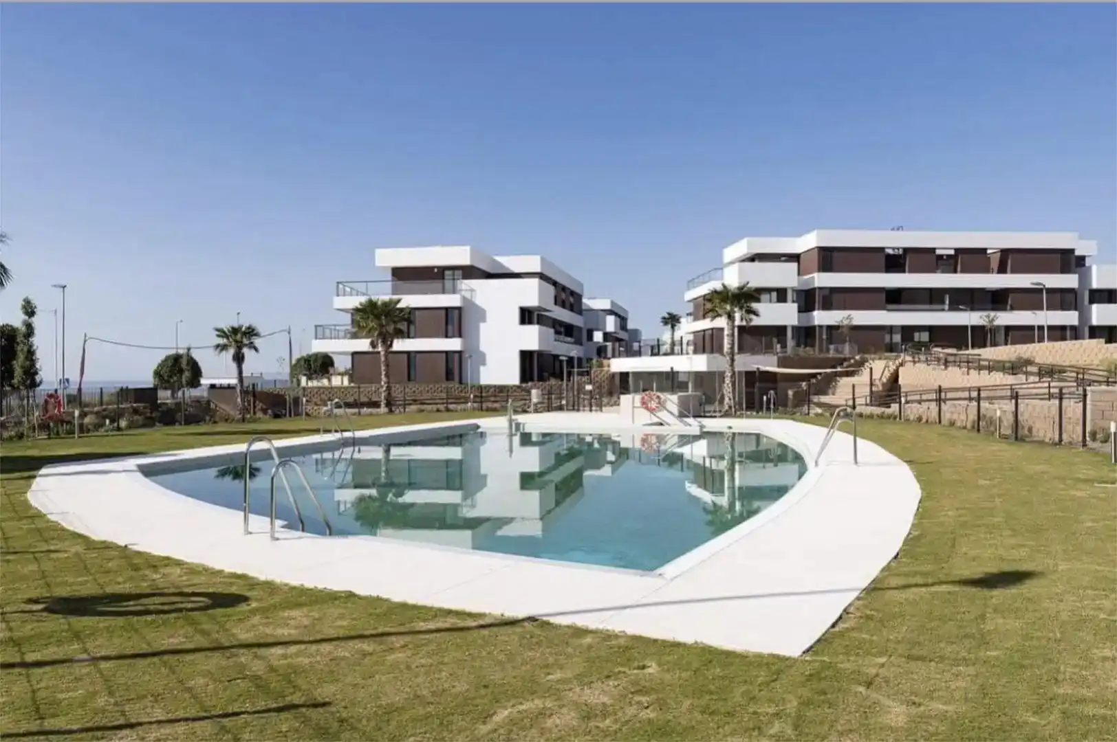 Schwimmbecken von Wohnungen zur Miete in Casares mit Klimaanlage und Schwimmbad
