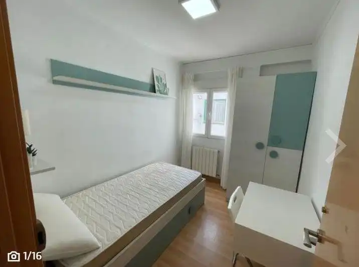 Habitación de Piso en venta en Zaragoza con Amueblado y Balcón