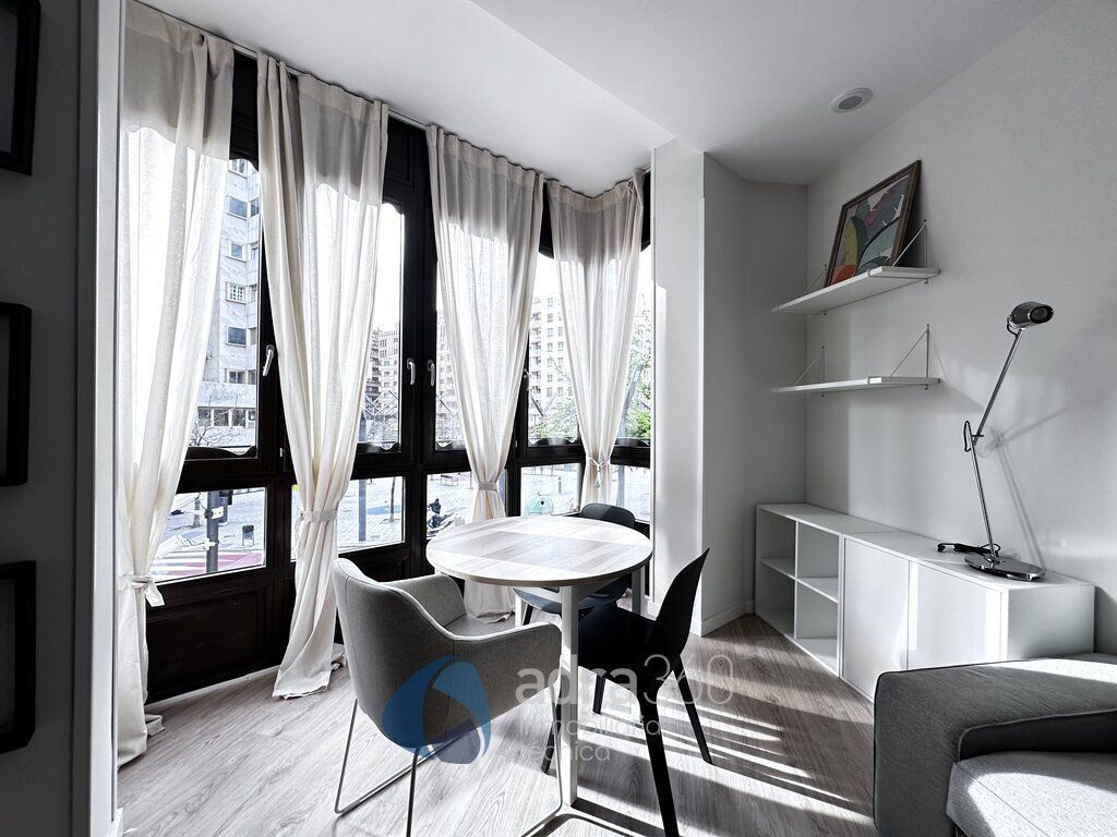 Habitación de Apartamento de alquiler en  Logroño con Calefacción y Amueblado