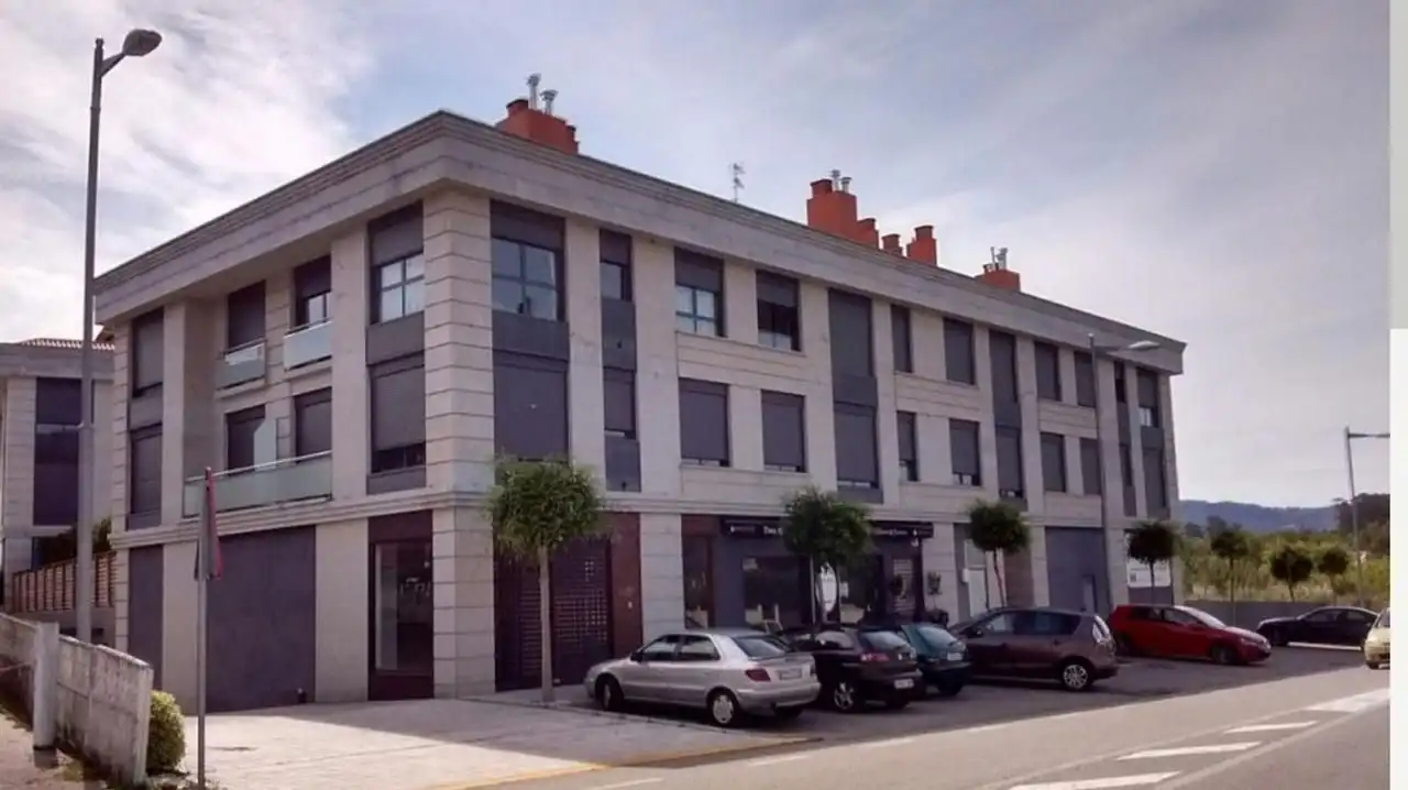 Vista exterior de Pis en venda en Nigrán amb Calefacció, Jardí privat i Parquet