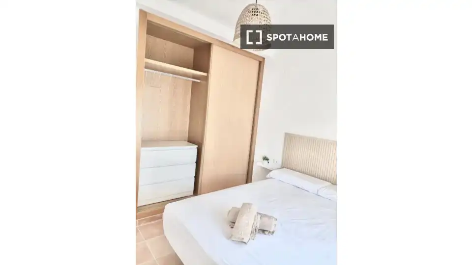 Habitación de Apartamento para compartir en Ítrabo con Aire acondicionado, Terraza y Amueblado
