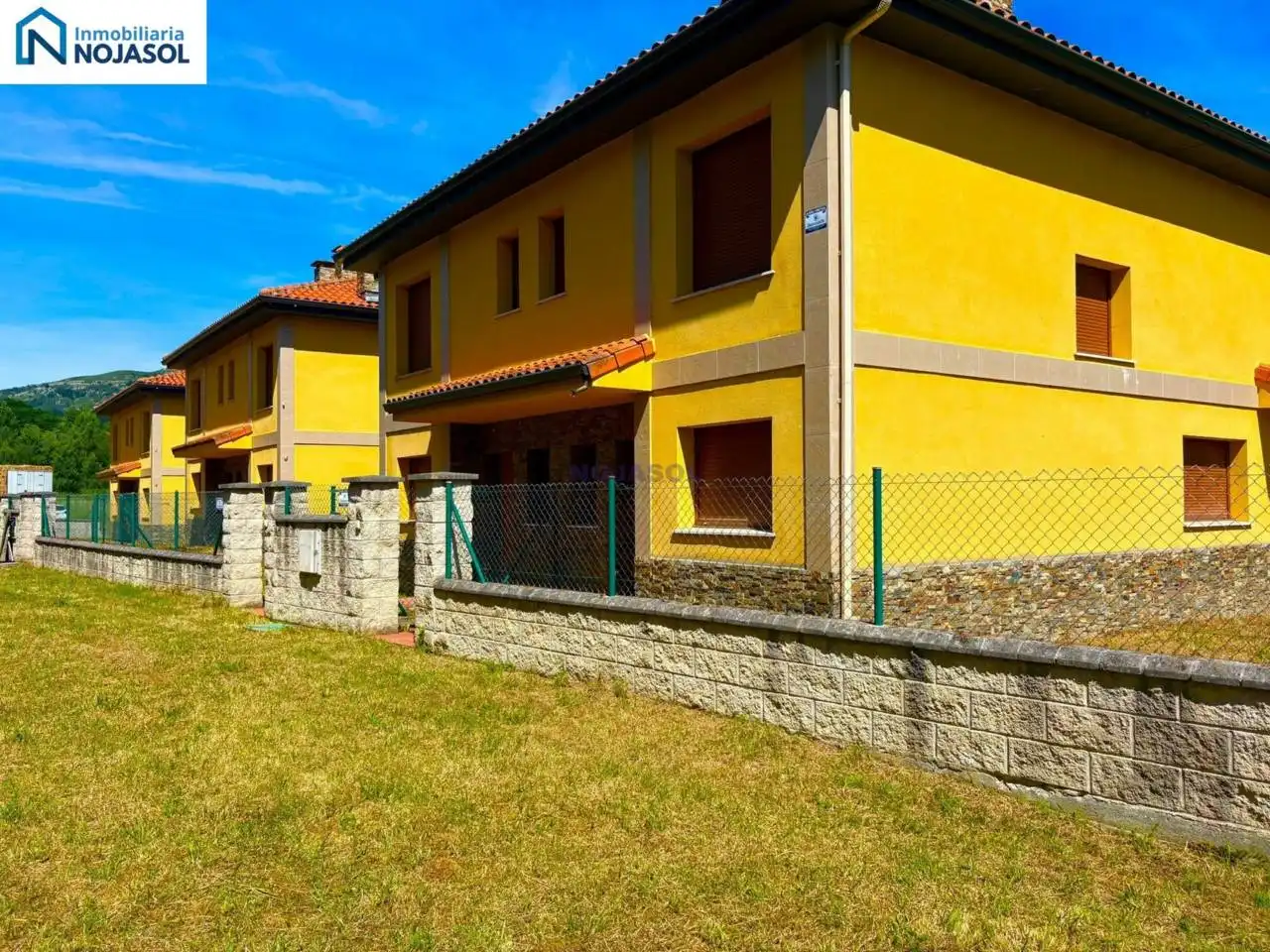 Vista exterior de Casa adosada en venta en Ruesga con Calefacción y Jardín privado