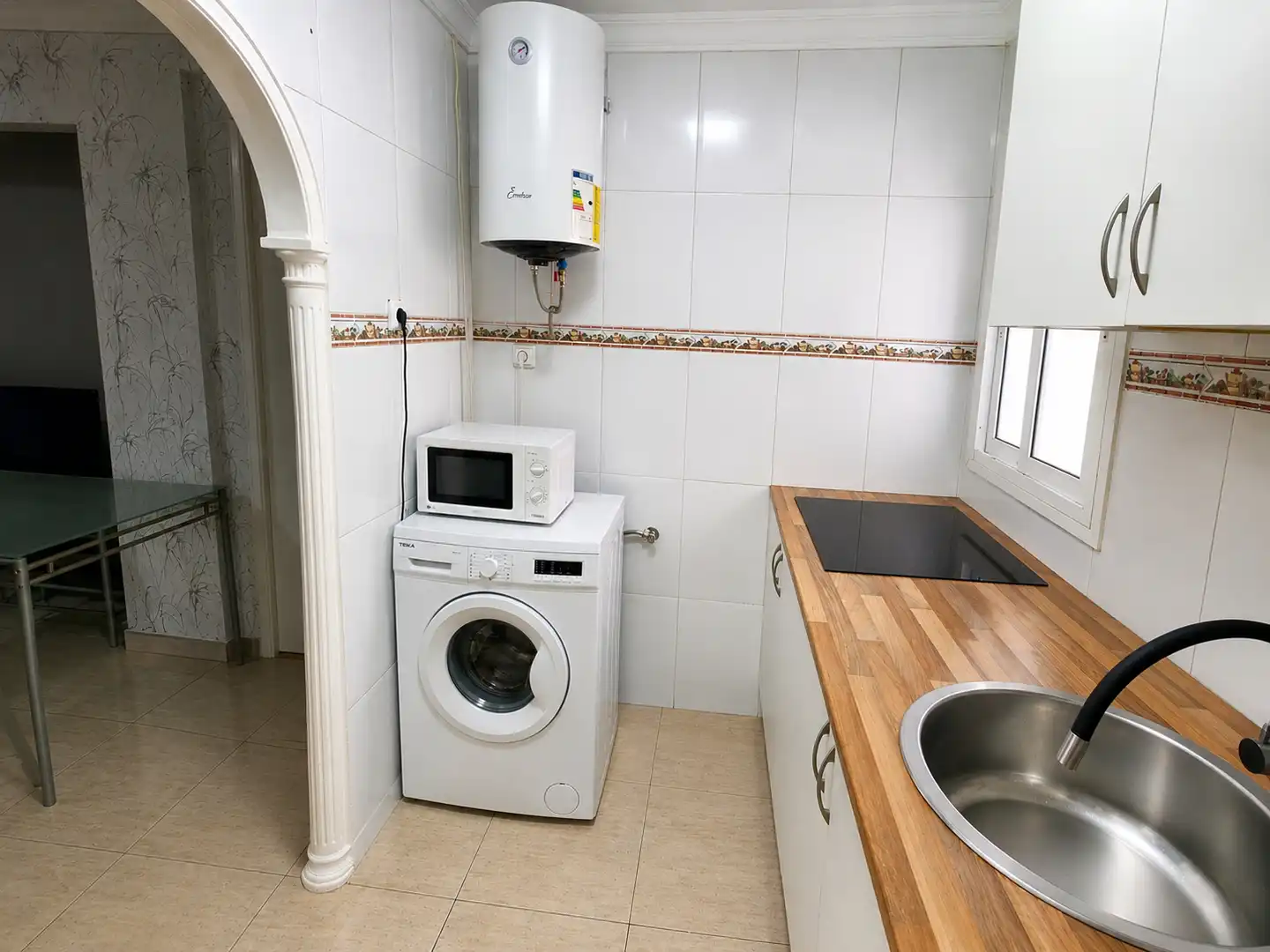 Kitchen of Flat for sale in Sevilla  with Air Conditioner