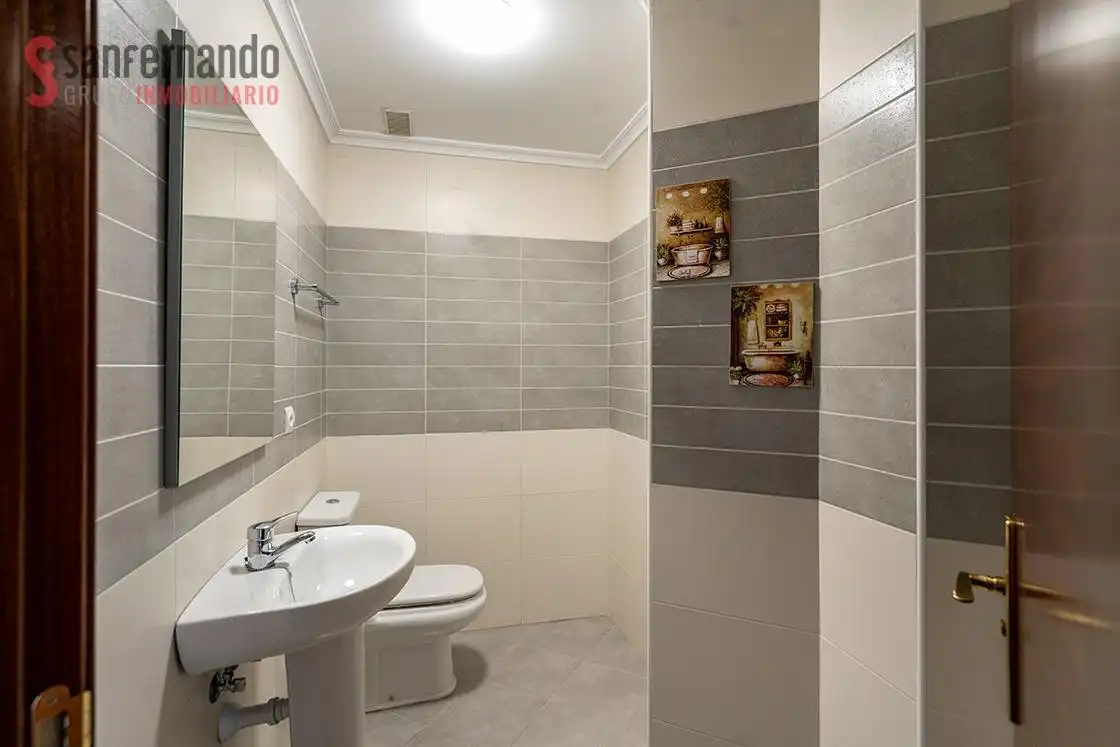 Baño de Dúplex en venta en Torrelavega  con Calefacción, Trastero y Balcón