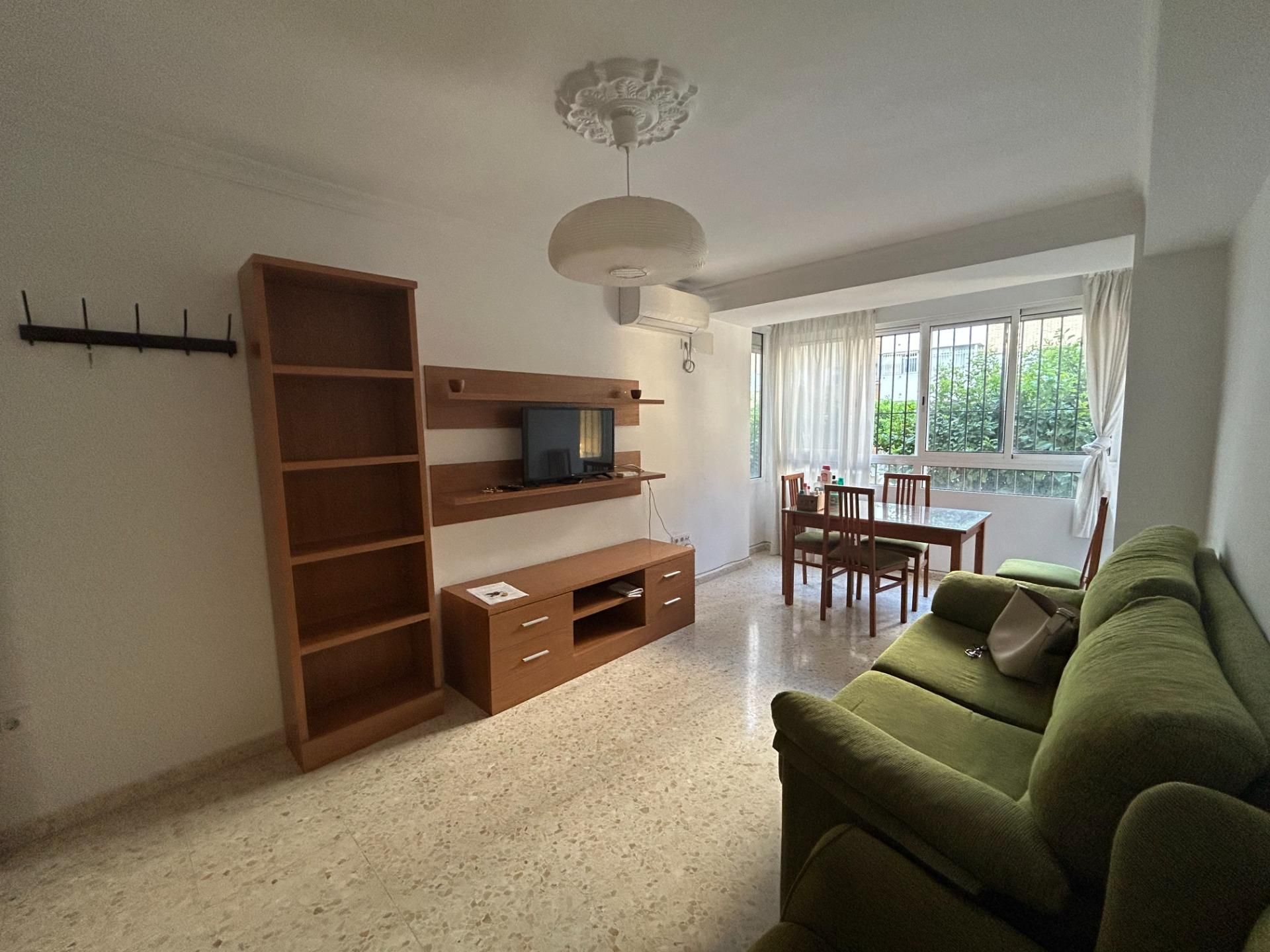 Sala d'estar de Pis de lloguer en  Sevilla Capital amb Aire condicionat