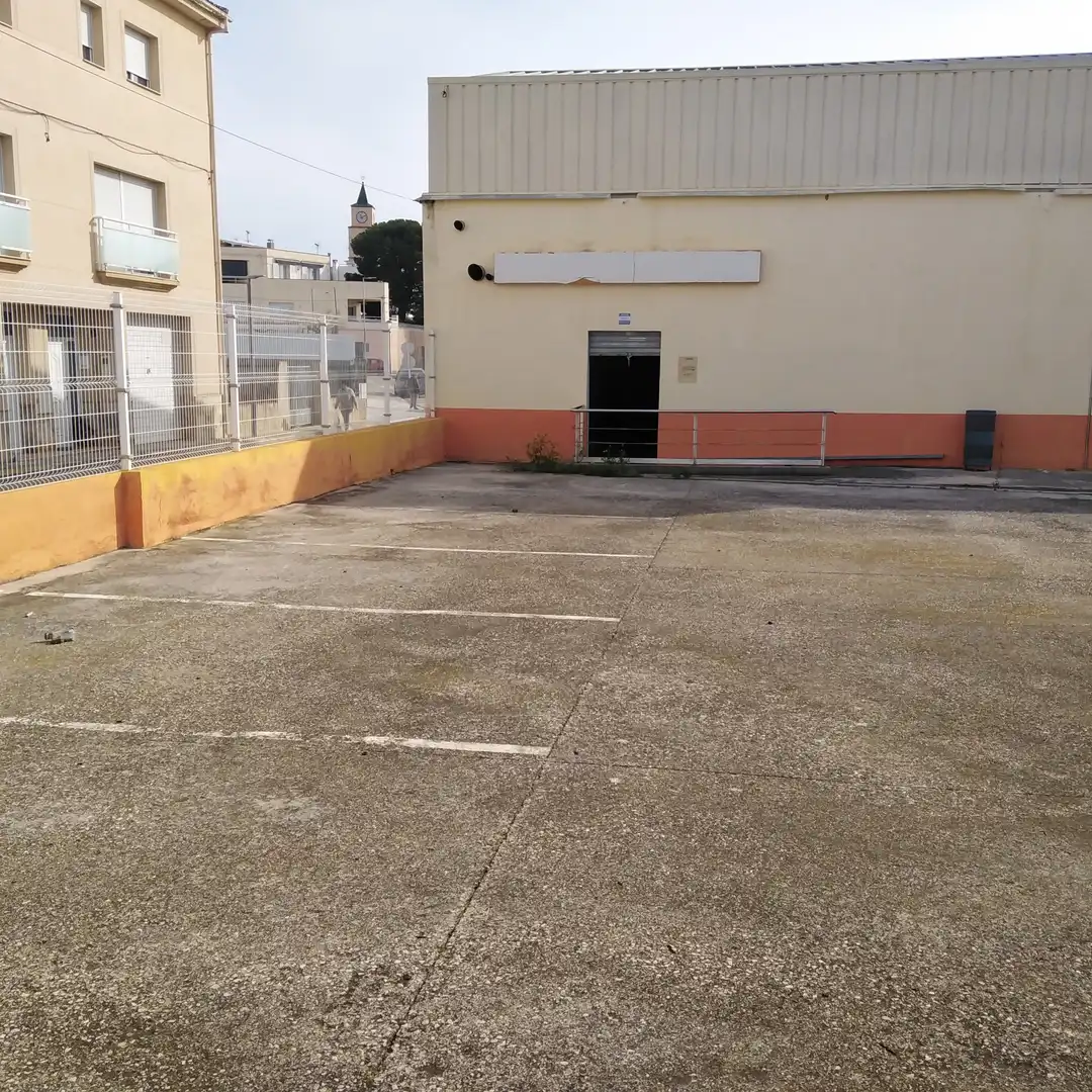 Local comercial de lloguer a Carrer de l'Abat Escarré, imagen 3