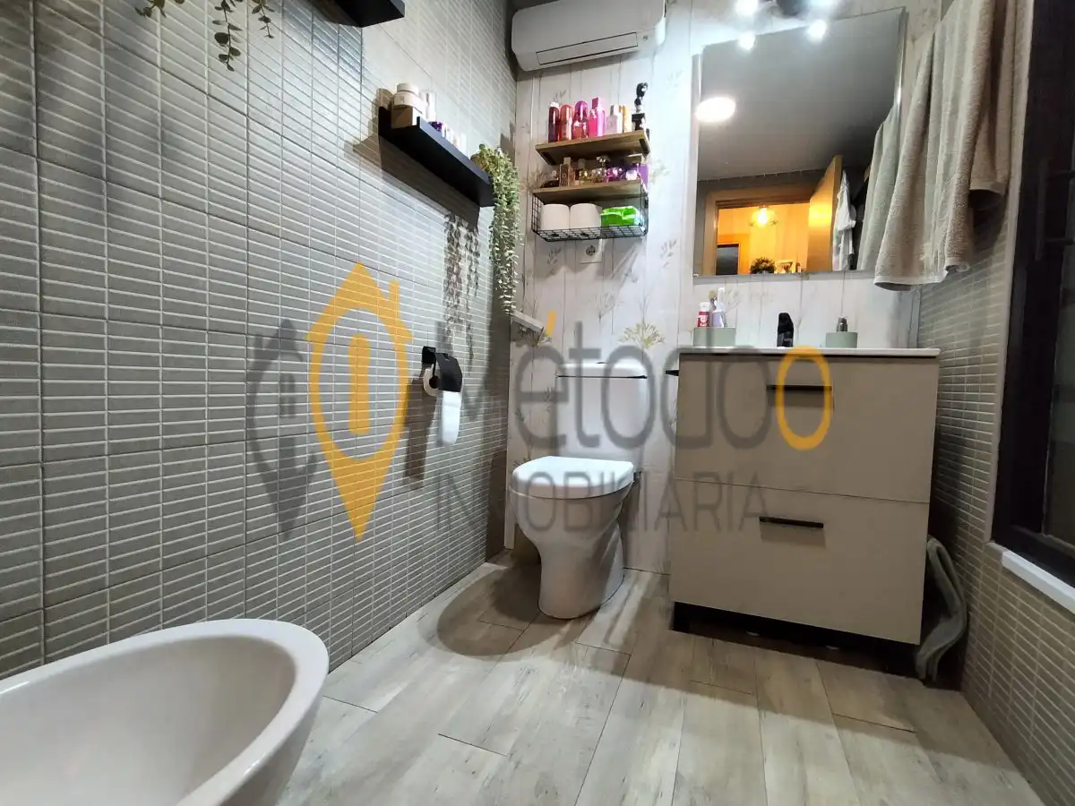 Baño de Piso en venta en Sevilla con Aire acondicionado, Calefacción y Jardín privado