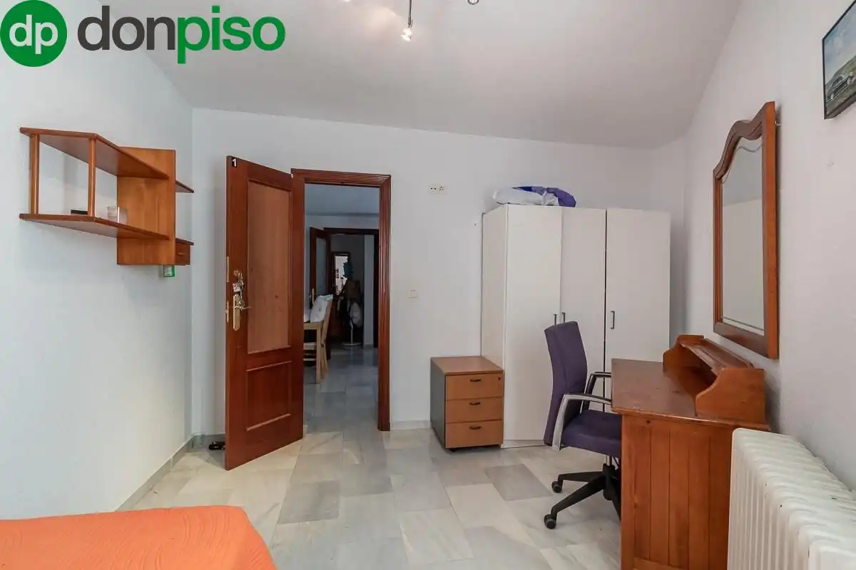 Flat for sale in Granada  with Heating and Storage room