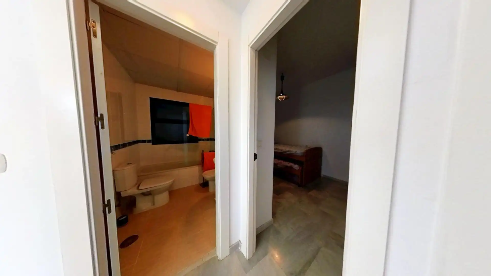 Badezimmer von Wohnung zum Verkauf in Gualchos mit Klimaanlage, Heizung und Terrasse