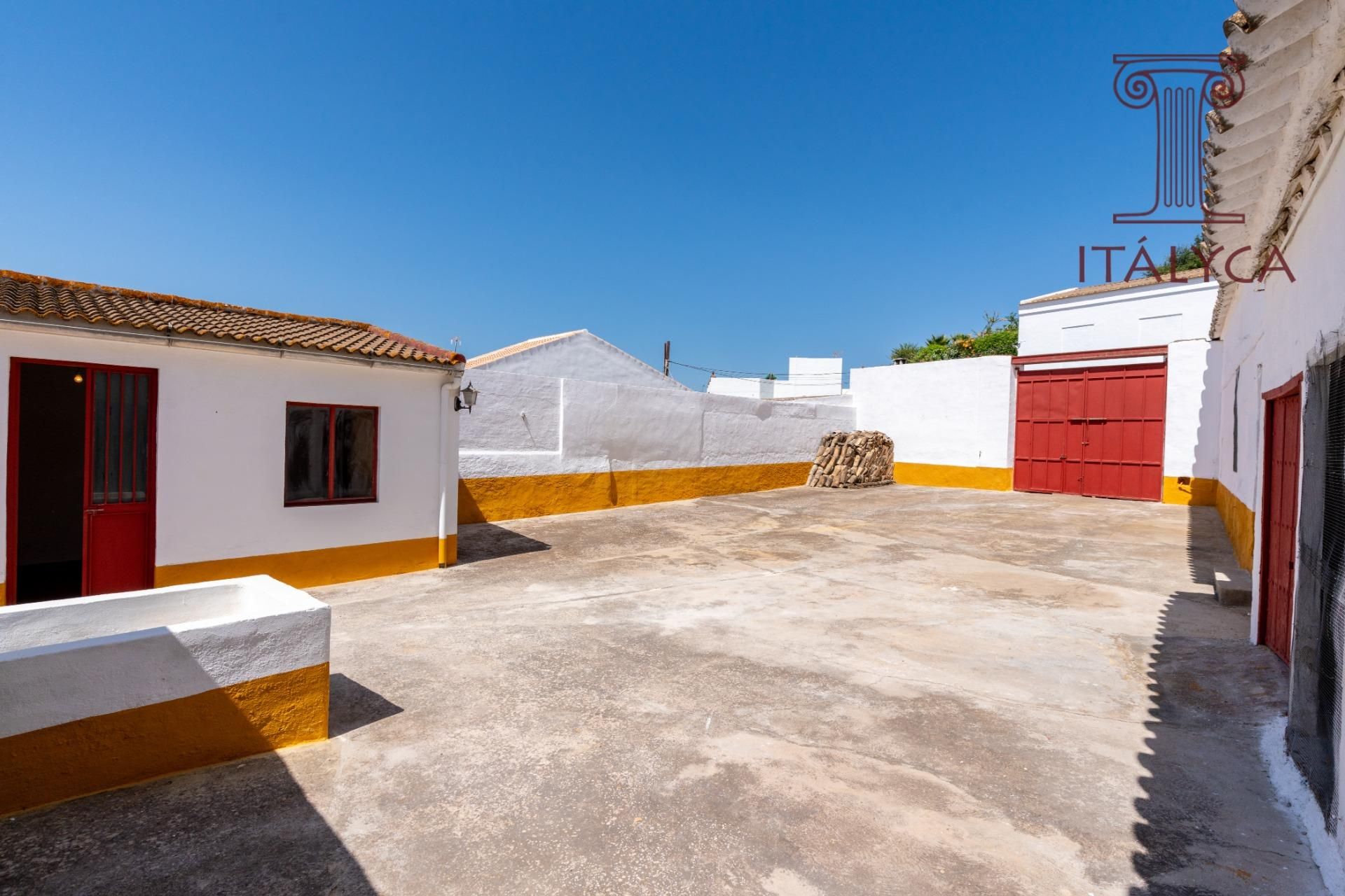 Vista exterior de Casa o xalet en venda en Aznalcázar amb Terrassa, Traster i Balcó