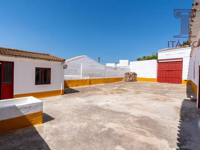 Vista exterior de Casa o xalet en venda en Aznalcázar amb Terrassa, Traster i Balcó