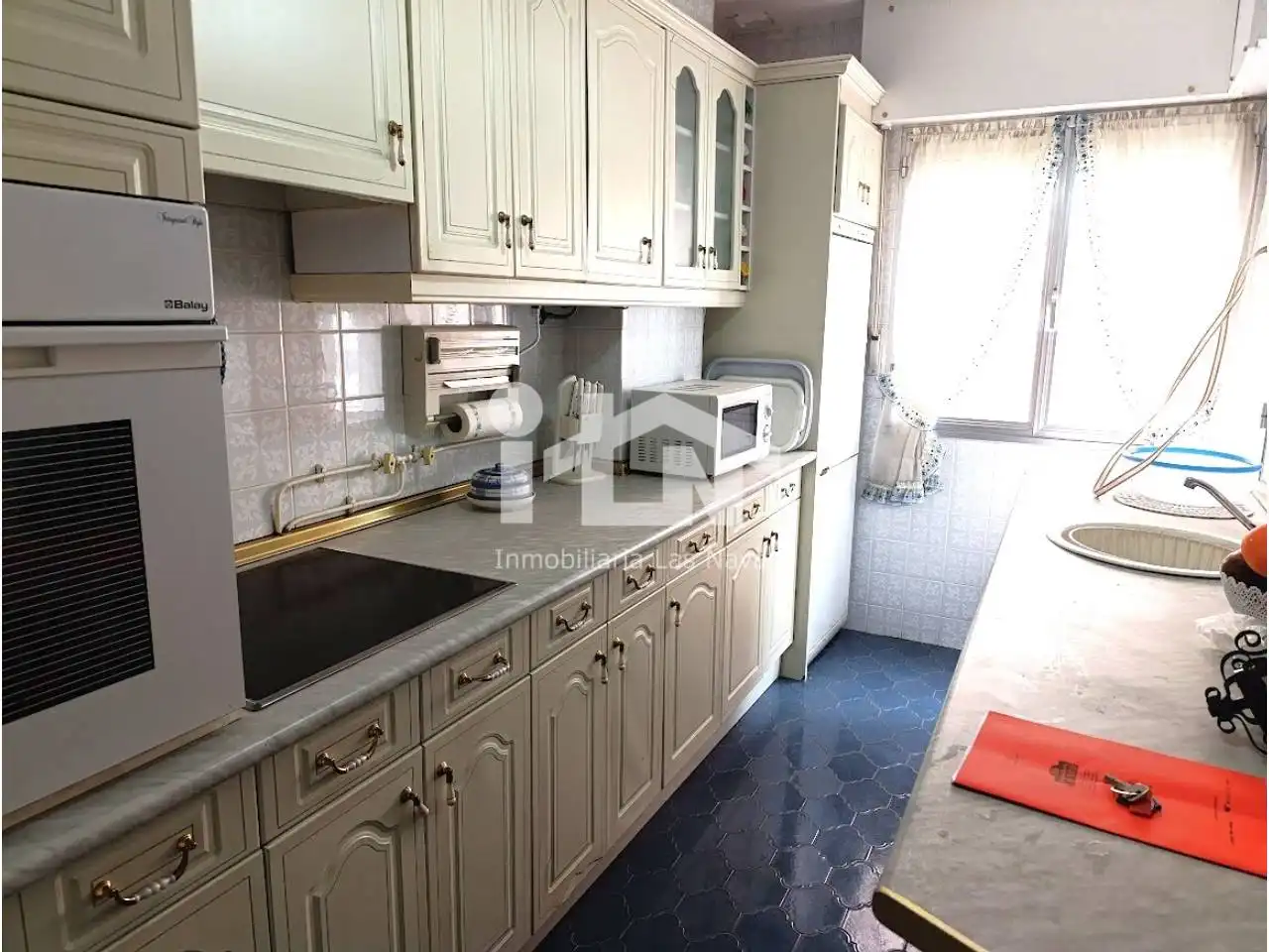 Cocina de Piso en venta en Las Navas del Marqués  con Calefacción, Terraza y Balcón