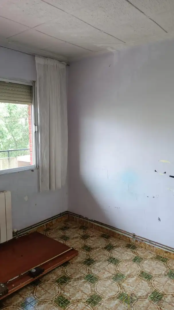 Habitación de Piso en venta en Madrid con Balcón
