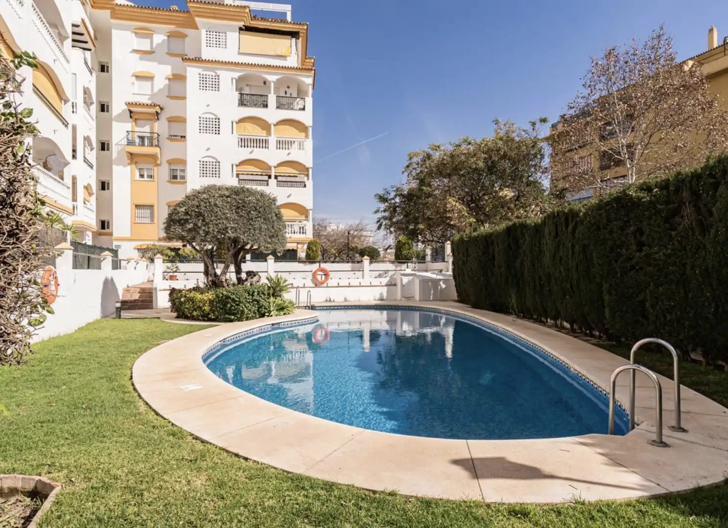 Piscina de Dúplex en venda en Marbella amb Aire condicionat, Terrassa i Traster