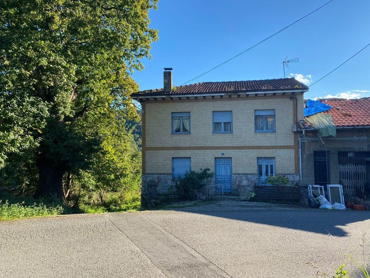 Exterior view of Single-family semi-detached for sale in Bimenes  with Heating and Terrace